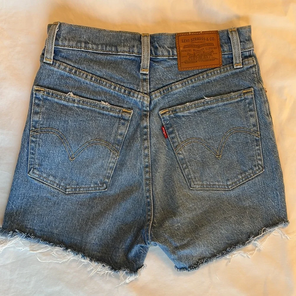 Levi’s Ribcage Short - Picture 4 of 5